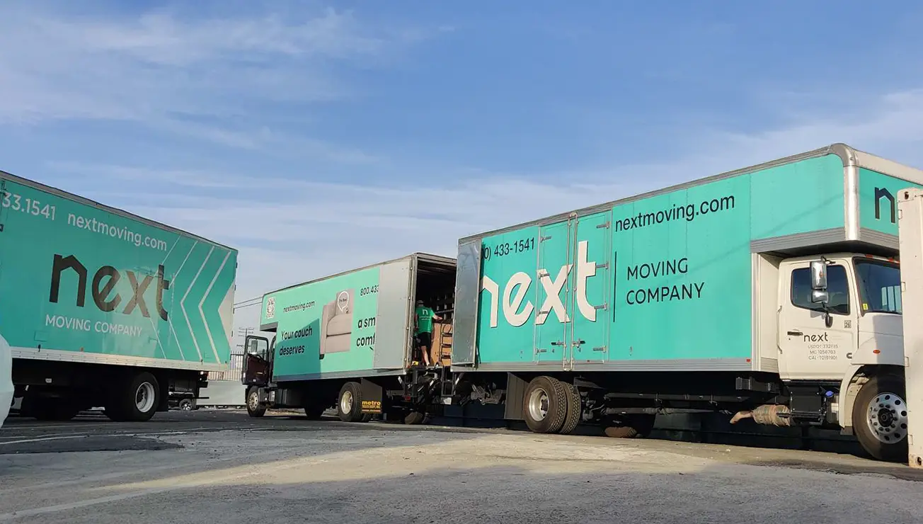 Moving truck at state line - moving out of state checklist and guide